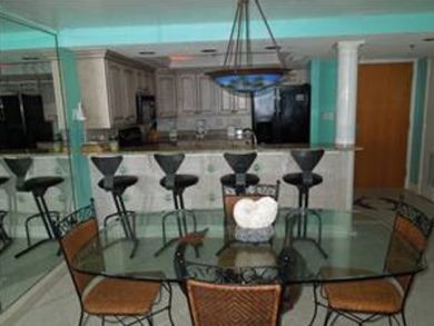 Open plan kitchen & dining area